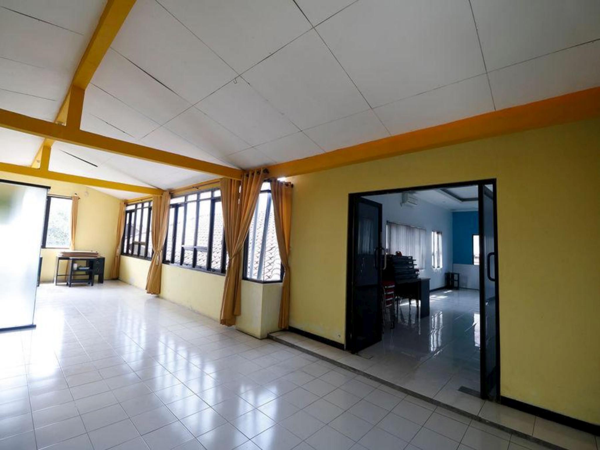 Reddoorz Plus Near Undip Tembalang Hotel Semarang Eksteriør billede