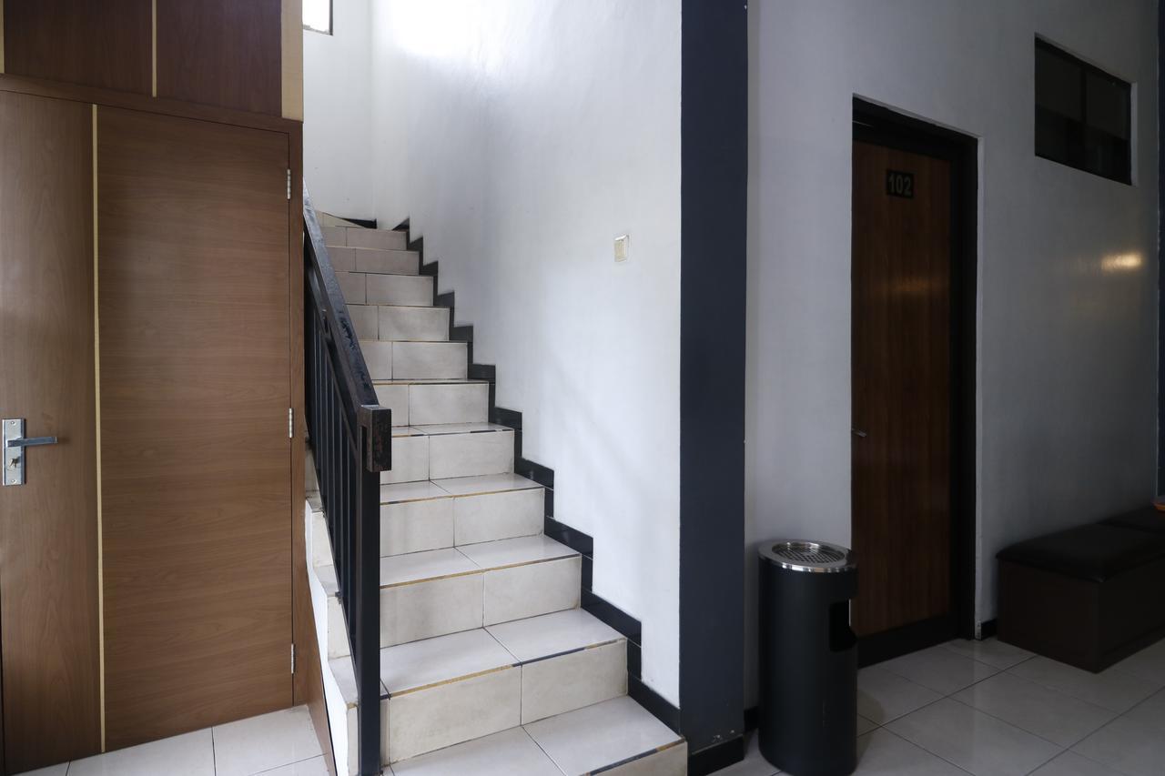 Reddoorz Plus Near Undip Tembalang Hotel Semarang Eksteriør billede