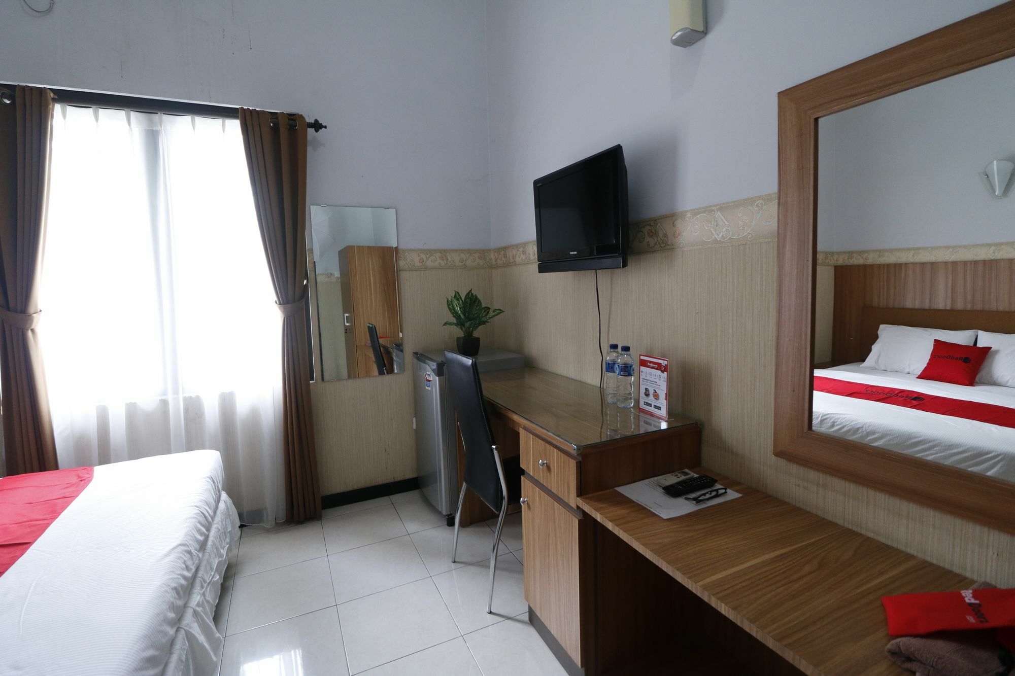 Reddoorz Plus Near Undip Tembalang Hotel Semarang Eksteriør billede